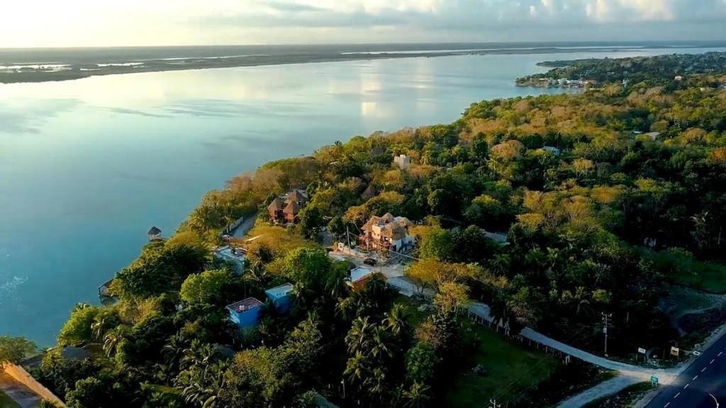 Hotel Pancho Villas Bacalar - Kayyaks Gratis Exterior photo